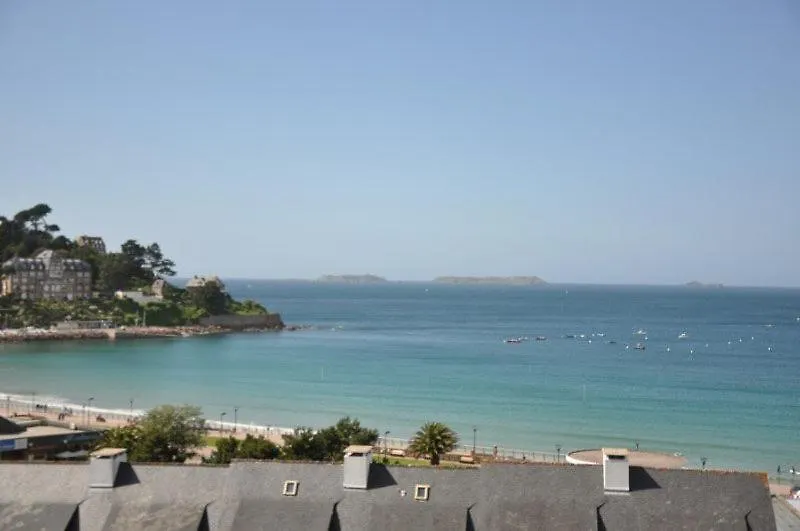 Appartement rénovée SUPERBE VUE MER au 2ème étage du Château de Trestraou - Réf 864 Perros-Guirec