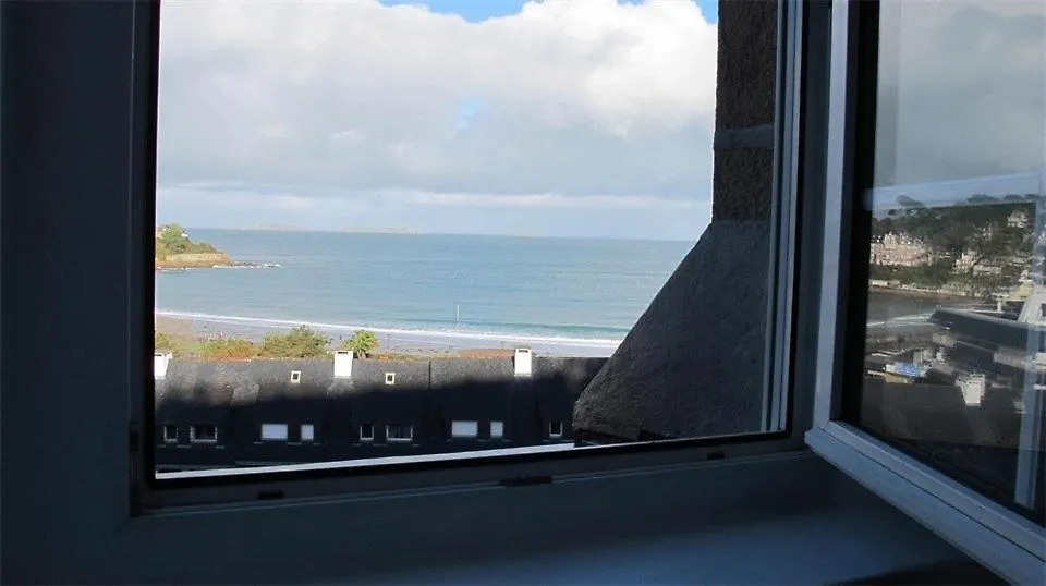 Appartement rénovée SUPERBE VUE MER au 2ème étage du Château de Trestraou - Réf 864 Perros-Guirec